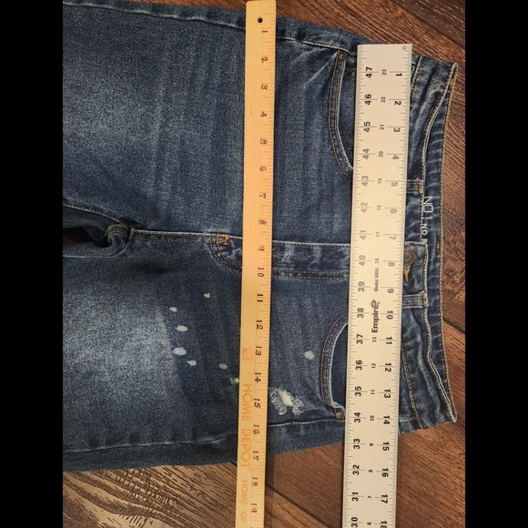 Distressed Jeans - Picture 8 of 10